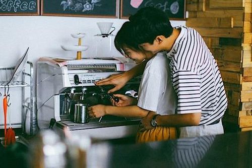 Thấy người yêu mình vô dụng sau khi xem quá nhiều clip ngôn tình trên TikTok