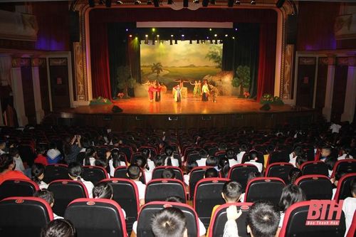 Chủ tịch UBND tỉnh tặng Bằng khen cho 10 tập thể, 20 cá nhân có thành tích trong lĩnh vực văn học, nghệ thuật