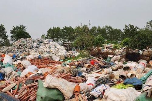 Thuận Thành - Bắc Ninh: Rác thải, phế liệu ngập ngụa trong khu dân cư