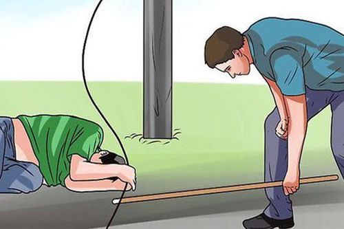 Di dời cáp quang, nhân viên viễn thông bị điện giật tử vong