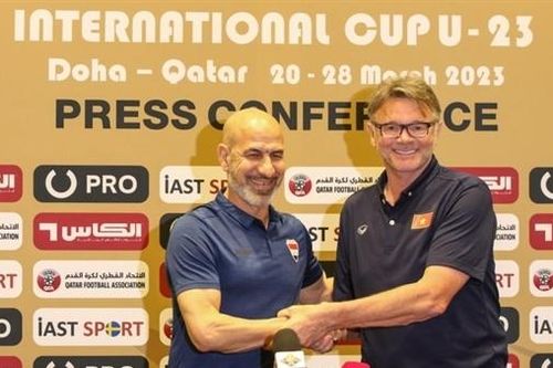 HLV Philippe Troussier mong quốc ca Việt Nam sẽ vang lên tại World Cup