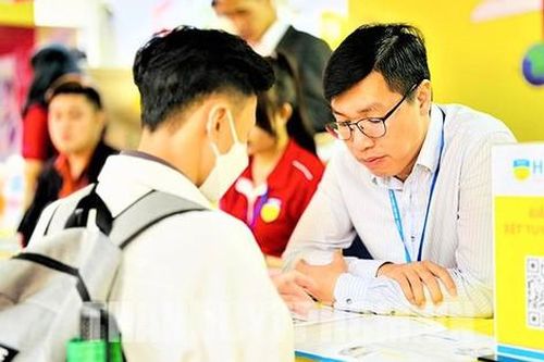 Tuyển sinh đại học 2023: Thí sinh có nên 'mạo hiểm' đăng ký ngành học mới?