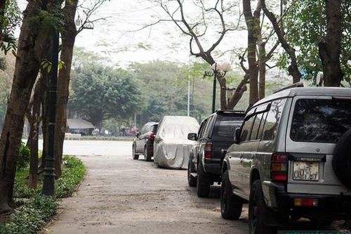 Công viên hàng trăm tỷ đồng giữa trung tâm Thủ đô thành nơi đỗ xe ô tô