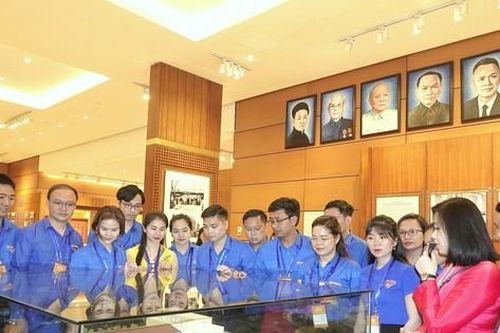100 cán bộ Đoàn tiêu biểu nhận Giải thưởng Lý Tự Trọng tham gia Lễ báo công, viếng Bác