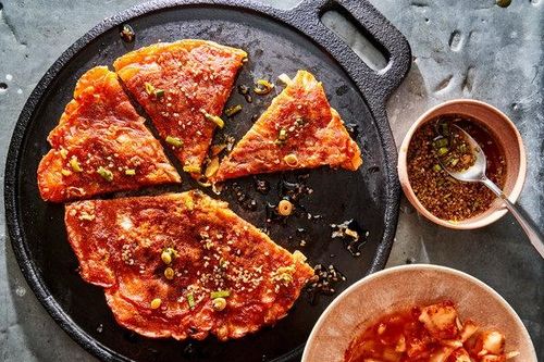 Cách làm pancake kim chi cho tín đồ ăn cay