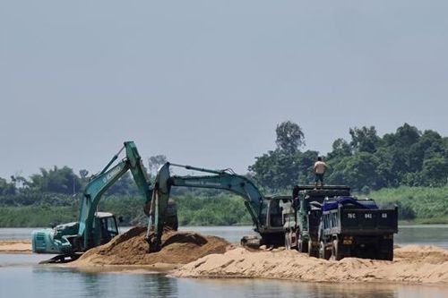 Quảng Ngãi: Một công ty đòi tăng giá cát xây dựng gần 67%