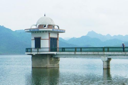 Quảng Bình: Một học sinh lớp 7 bị đuối nước khi tắm ở hồ Rào Đá