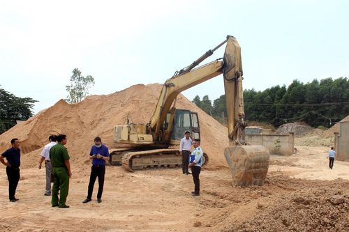 Xử phạt, đình chỉ hoạt động một công ty gây ô nhiễm sông Buông