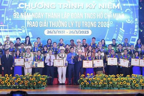 Trao Giải thưởng Lý Tự Trọng năm 2023 tặng 100 cá nhân xuất sắc