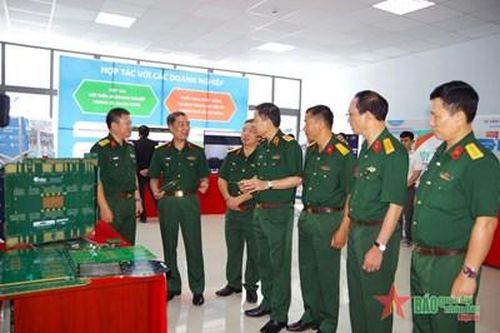 Kiểm tra công tác giáo dục khoa học xã hội và nhân văn tại Trường Sĩ quan Thông tin