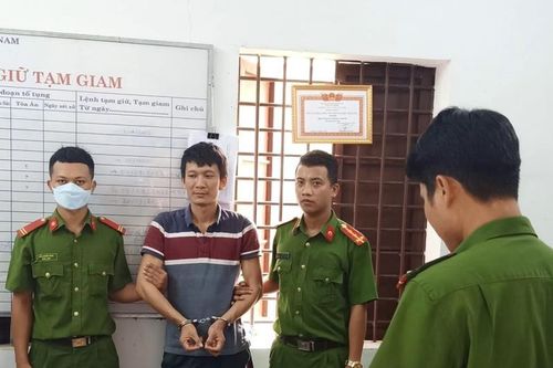 Hành trình đi đầu thú ly kỳ của kẻ cướp tiệm vàng