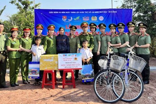Ý nghĩa, nhân văn công trình 'Mẹ đỡ đầu' và 'Ngôi nhà hạnh phúc' của Hội phụ nữ Công an Đắk Nông