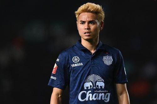 Theerathon Bunmathan bị tố chơi xấu đàn em ở giải Thai League