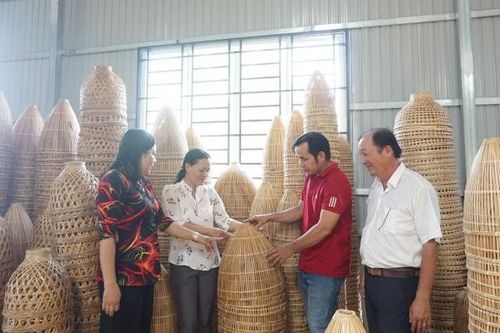 Hỗ trợ phụ nữ khởi nghiệp phát triển kinh tế gia đình