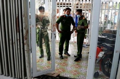 Bắt giữ nghi phạm lên cơn động kinh, đánh vợ rồi đâm chết anh ruột