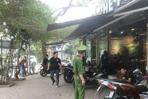 Xử lý quán cà phê lấn chiếm vỉa hè ở khu đô thị đông dân nhất Hà Nội