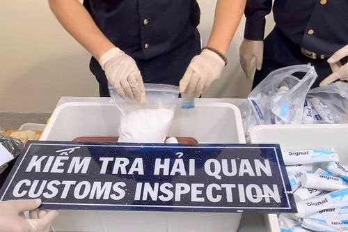 Căn cứ trả tự do 4 tiếp viên Vietnam Airlines xách ma túy