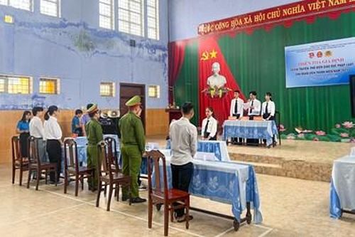 Chi đoàn thanh niên VKSND TP Huế phối hợp tuyên truyền phòng, chống tội phạm về ma túy