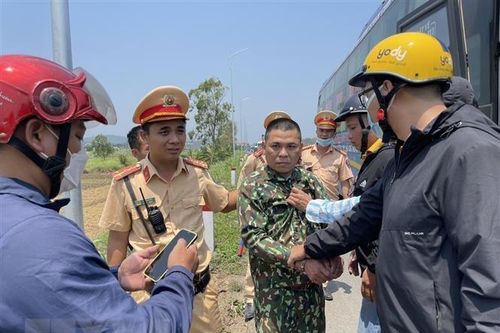 Bắt đối tượng cướp giật tài sản khi đang trốn trên xe khách Bắc-Nam