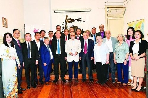 Đoàn Thành ủy TP Hồ Chí Minh thăm và làm việc tại Argentina