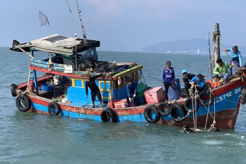 Chìm tàu đánh cá trên biển Cần Giờ khiến 1 người tử vong, 6 người được cứu sống
