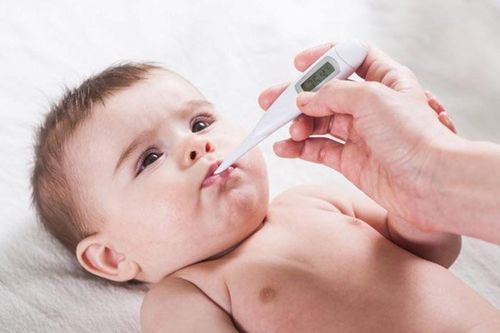 Những sai lầm cha mẹ thường mắc phải khi hạ sốt cho trẻ