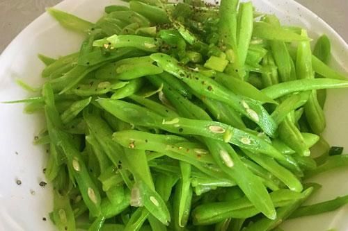 Xào đậu cove đừng vội cho vào chảo ngay, 'bí kíp' chế biến giúp đậu xanh giòn và đậm đà hương vị