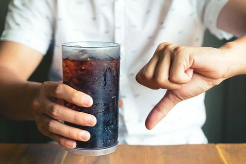 6 thói quen uống nước khiến bạn nhanh lão hóa
