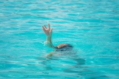Đắk Lắk: Cùng bạn đi chơi tại hồ sen, một bé gái đuối nước tử vong