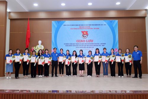 Đoàn trường Cao đẳng Sư phạm Trung ương - Nha Trang: Tuyên dương 21 thanh niên tiên tiến làm theo lời Bác
