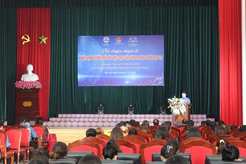 Gần 300 sinh viên tham gia nói chuyện chuyên đề 'Khát vọng tuổi trẻ về việc học và làm thời đại 4.0'