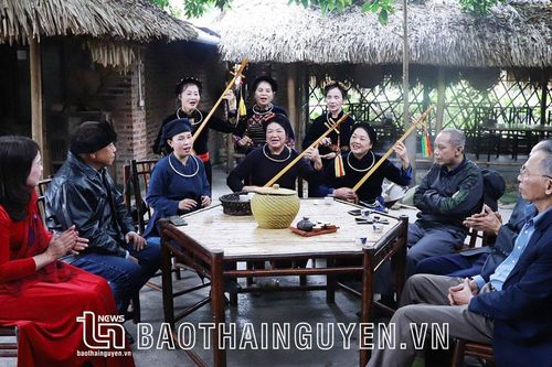 'Truyền lửa' hát Then, đàn Tính