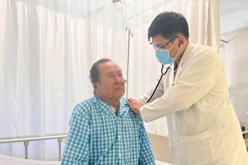 Cứu sống một cụ ông bị tai nạn gây chấn thương biến dạng lồng ngực