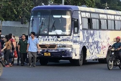 Từ phản ánh bạn đọc Báo CAND, CSGT tạm giữ xe khách quá hạn đăng kiểm
