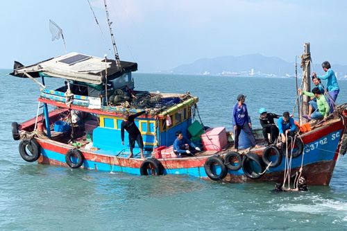 TP.HCM: Chìm thuyền trên biển Cần Giờ, cứu được 6 người, 1 người chết
