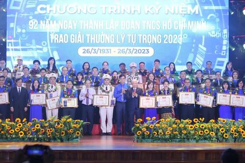 Trao Giải thưởng Lý Tự Trọng tặng 100 cán bộ đoàn tiêu biểu toàn quốc