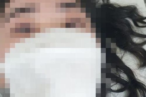 Cô gái 17 tuổi mang khối u khí quản hiếm gặp