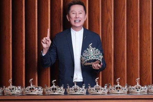 Sau cuộc 'khẩu chiến' với fans sắc đẹp Việt, Chủ tịch 'Hoa hậu Hòa bình quốc tế' nói gì khi đến Việt Nam?
