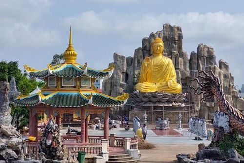 Ngôi chùa đẹp tựa cổ tích được giới trẻ đổ xô đến check - in