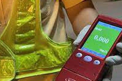 Có được dùng máy đo nồng độ cồn tự mua để đối chứng kết quả?
