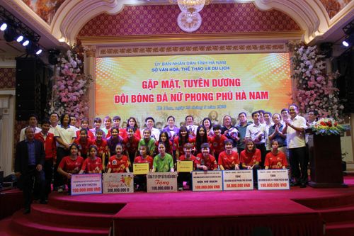 Tuyên dương đội bóng đá nữ giành Cúp vô địch U16 quốc gia