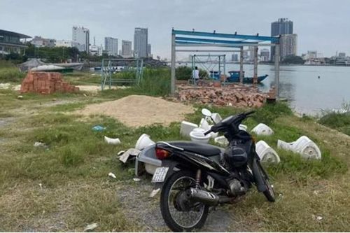 Yêu cầu tháo dỡ khu huấn luyện đua thuyền chui ven sông Hàn