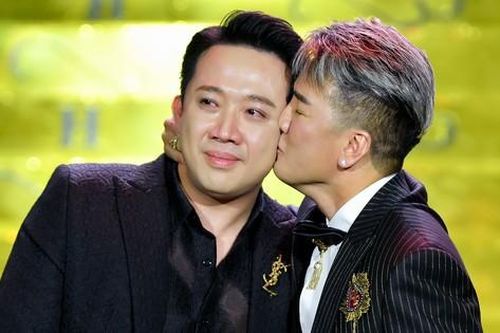 'Đạo diễn trăm tỷ' khóc: 'Có đẻ 10 kiếp tôi cũng không bao giờ được như anh Đàm Vĩnh Hưng lúc này'