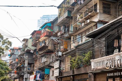 Hà Nội: Cận cảnh những chung cư nguy hiểm cấp độ D 'chờ sập'