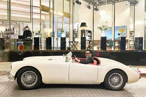 'Đội nắng, thắng mưa' đăng kiểm xe MGA 1600 không mui của Thái Công