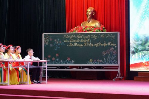 Học sinh tìm hiểu nét đẹp làng nghề qua tiết giáo dục địa phương