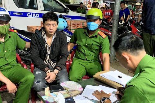Bắt quả tang đối tượng mua ma túy đá từ TP. Hồ Chí Minh về Bạc Liêu bán