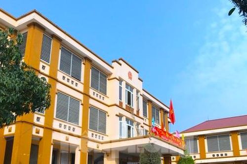 Chủ tịch xã báo cáo gì vụ trụ sở ủy ban khang trang bị đập để sửa, quay hướng?