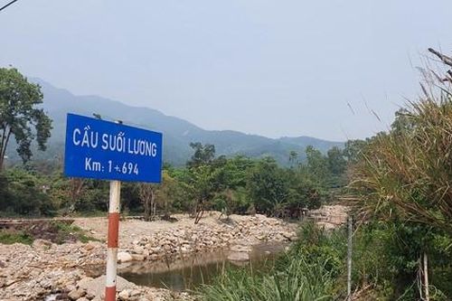 Thi nhau chặn dòng suối Lương ở Đà Nẵng để làm du lịch