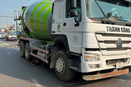 Một người tử vong do va chạm với xe bồn chở bê tông